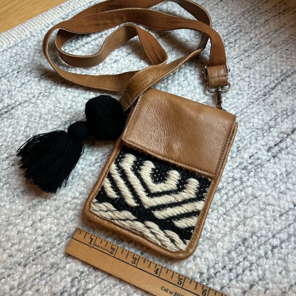 Stanley Street Leather Woven Crossbody Phone Bag Tan Black Tribal Tassel” - Picture 4 of 10